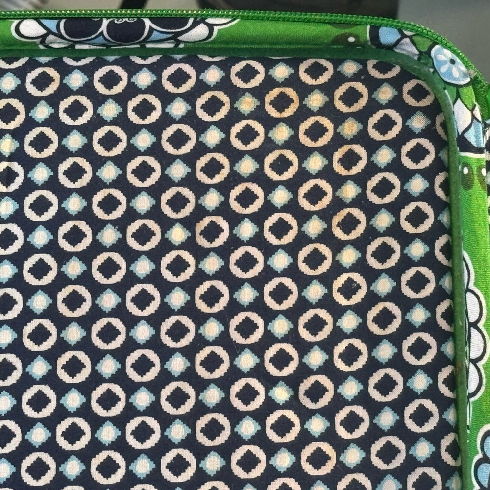 Vera Bradley Laptop Bag Cupcake Green Retired Cottagecore Polka Dots Mandela - Picture 11 of 16
